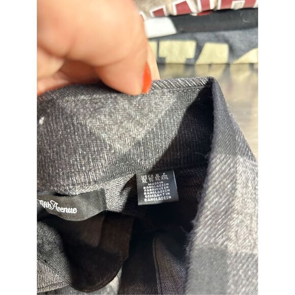 Saks Fifth Avenue Extra Large (XL) Grey and Black Plaid Long Sleeve Shirt - Picture 3 of 6